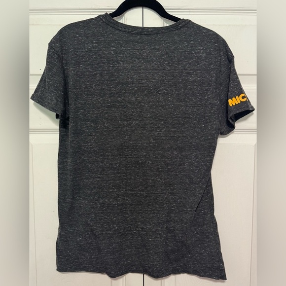 Disney Women’s Gray Mickey Mouse Pocket T-Shirt Size Medium - Picture 5 of 5